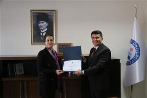 ASÜ İletişim Fakültesi Dekanlığına  Prof. Dr. Ercan Aktan atandı